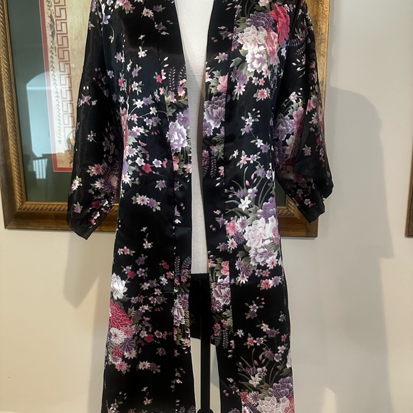 New with tags satin floral bathrobe - Picture 1 of 3